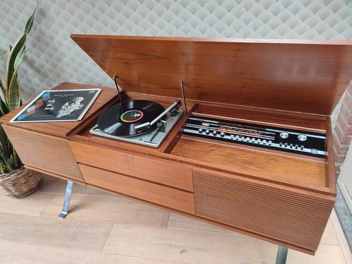 Radiomeubel Blaupunkt uit 1969 gerestaureerd, Antiek en Kunst, Antiek | Tv's en Audio, Ophalen