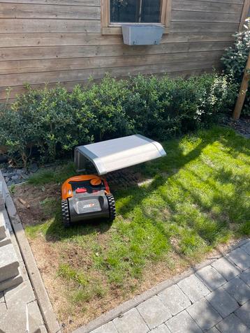 Grasrobot Worx met overkapping, Enlèvement, Comme neuf, Worx, Avec capteur de pluie