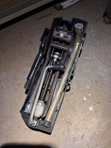 Krik met toebehoren beschikbaar voor biedingen