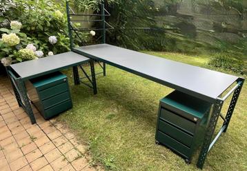 Metalen bureau met 2 ladeblokken beschikbaar voor biedingen