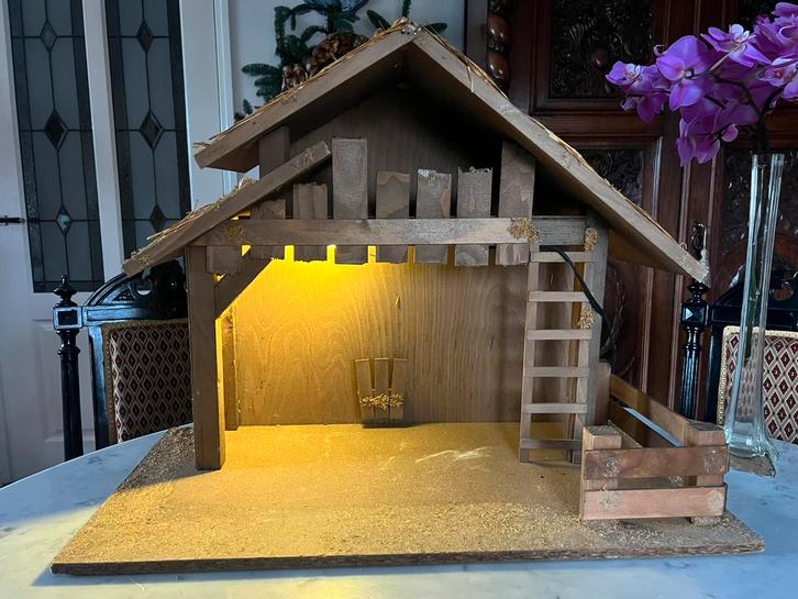 Kerststal rieten dak +licht voor beelden max hoogte 25 cm, Divers, Noël, Enlèvement