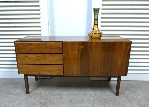 Belle coiffeuse rétro vintage du milieu du siècle, meuble TV, Maison & Meubles, Armoires | Mobilier de télévision, Comme neuf