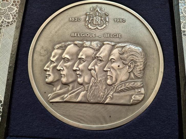 tinnen medaille herdenking van 150 jaar België, Verzamelen, Koningshuis en Royalty, Gebruikt, Overige typen, Verzenden