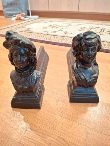 Zwarte gietijzeren openhaardandirons beschikbaar voor biedingen