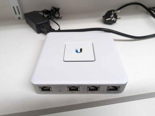 Ubiquiti USG UniFi Firewall, Computers en Software, Routers en Modems, Zo goed als nieuw, Router, Ophalen