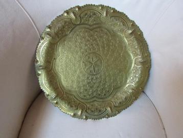 Prachtig koperen dienblad met gegraveerde decoraties beschikbaar voor biedingen
