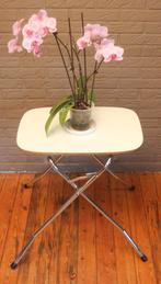 Bijzettafeltje Met Wit Formica Blad / Opplooibaar / Jaren 60, Huis en Inrichting, Tafels | Bijzettafels, Ophalen, Zo goed als nieuw