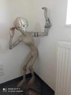 Alien standbeeld, Gebruikt, Ophalen
