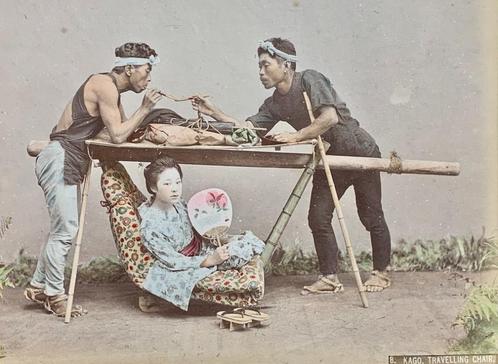 1880's Foto JAPAN originele Albuminedruk KAGO CHAIR Kimbei, Collections, Photos & Gravures, Utilisé, Photo, Costume traditionnel