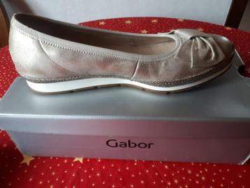 Aanbod schoenen beschikbaar voor biedingen