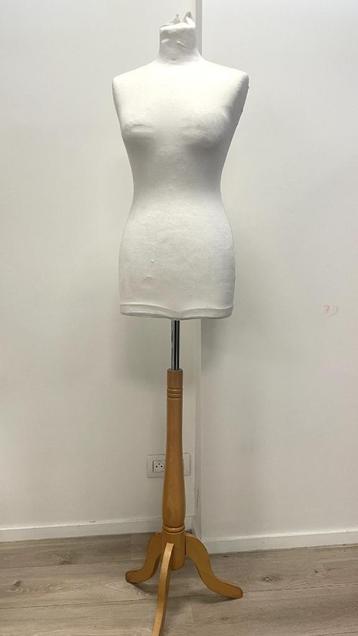 Paspop / Mannequin vrouw, Enlèvement