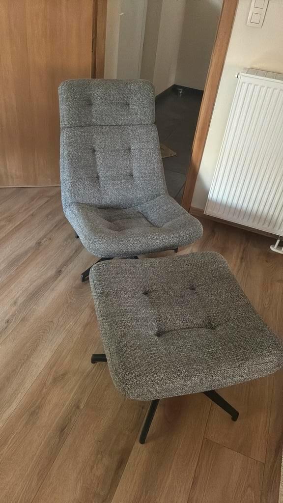 Grijze zetel met voetenbank, Huis en Inrichting, Fauteuils, Zo goed als nieuw, Stof, Ophalen