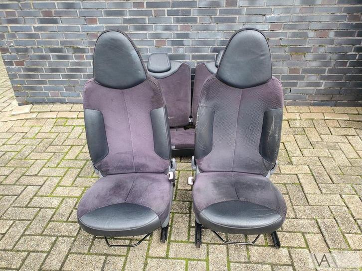 Peugeot 107 Citroen C1 Toyota Aygo half lederen interieur, Auto-onderdelen, Interieur en Bekleding, Peugeot, Gebruikt, Ophalen of Verzenden