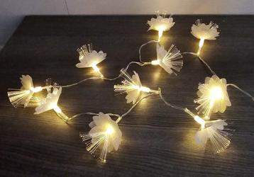 Kerstdecoratie : 2 lichtsnoeren met grote bloemen  beschikbaar voor biedingen