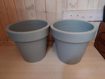 Mooie plastic bloempotten - 12 stuks beschikbaar voor biedingen