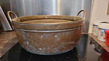 Oude roodkoperen ketel  beschikbaar voor biedingen