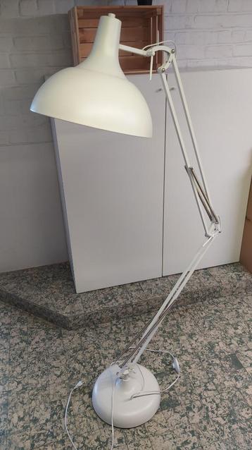 staanlamp / vloerlamp / reuze bureaulamp beschikbaar voor biedingen