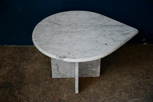 Table basse au design brutaliste minimaliste en marbre blanc, Antiek en Kunst, Antiek | Meubels | Tafels, Ophalen
