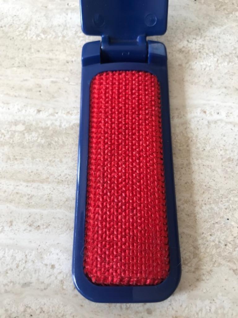 Nieuwe inklapbare pluizenverwijderaar / schoenlepel (nr2475), Ophalen of Verzenden, Nieuw