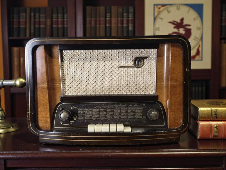 vintage houten radio Blaupunkt Roma, Antiek en Kunst, Antiek | Tv's en Audio, Ophalen