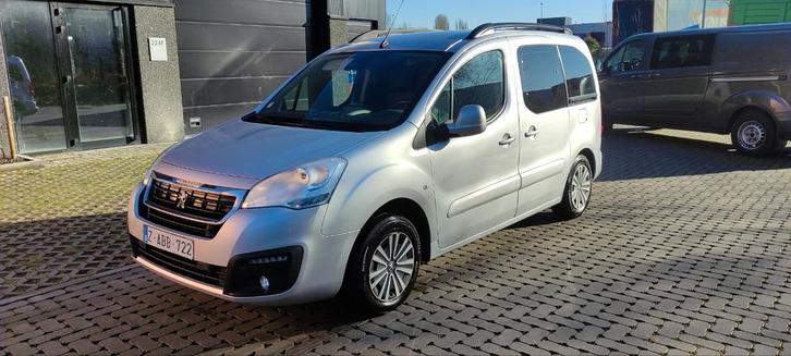 Peugeot Partner euro 6b 10.2017, Autos, Camionnettes & Utilitaires, Entreprise, Caméra 360°, ABS, Caméra de recul, Airbags, Bluetooth