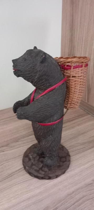 Oude houten beer Interlaken Zwarte Woud beschikbaar voor biedingen