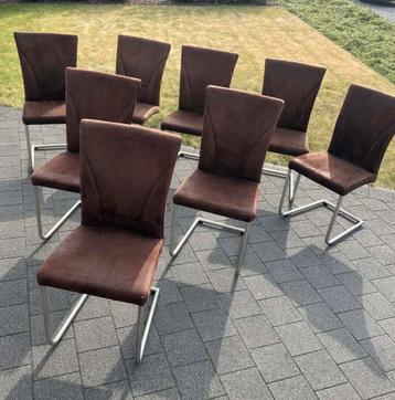 8 moderne eetkamerstoelen – metalen frame & bruine bekleding beschikbaar voor biedingen