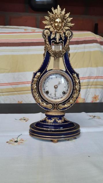 Marie Antoinette mantelklok  beschikbaar voor biedingen