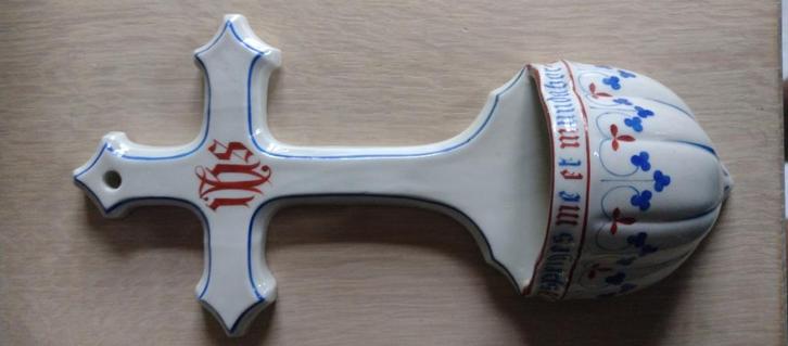 Wijwatervat ca. 1880 Néo gotisch. Brussels. 27cm op 13,5cm, Verzamelen, Religie, Gebruikt, Christendom | Katholiek, Overige typen