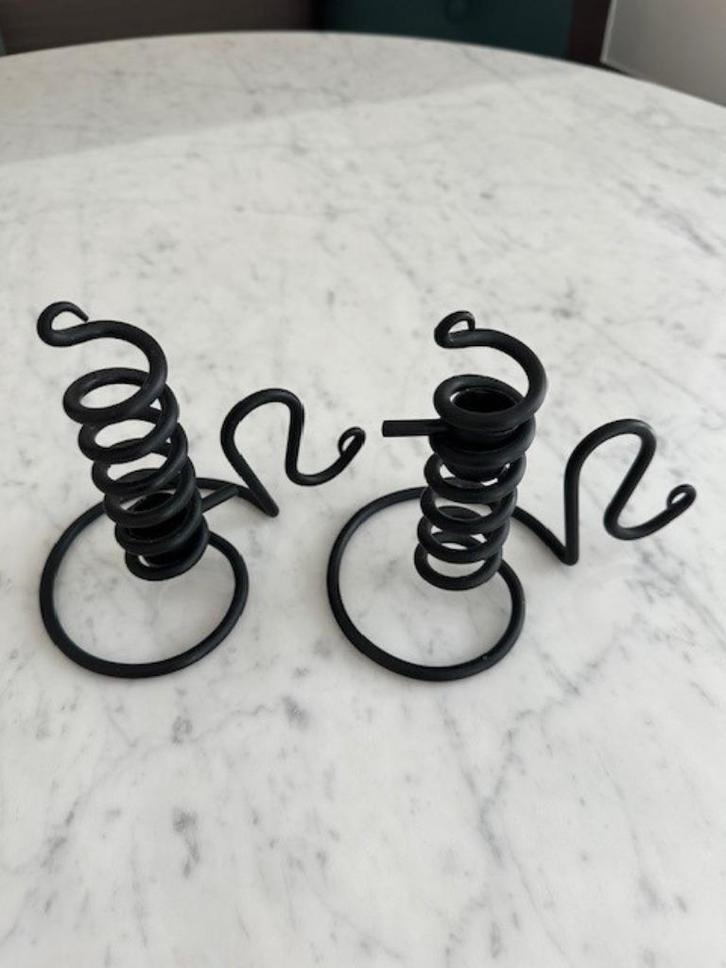 2 Kaarshouders - zwart - staal, Huis en Inrichting, Woonaccessoires | Kandelaars en Kaarsen, Zo goed als nieuw, Kandelaar, Minder dan 25 cm