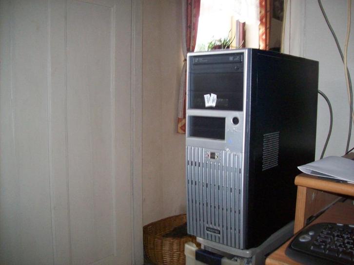 computer met ssd, Computers en Software, Desktop Pc's, Gebruikt, 2 tot 3 Ghz, SSD, 8 GB, Met videokaart, Ophalen