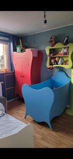 Chambre en bois plein , très lourde, Enfants & Bébés, Chambre d'enfant | Chambres d'enfant complètes, Enlèvement, Utilisé