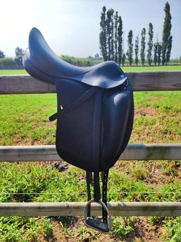 Dressuur zadel(s) beschikbaar voor biedingen