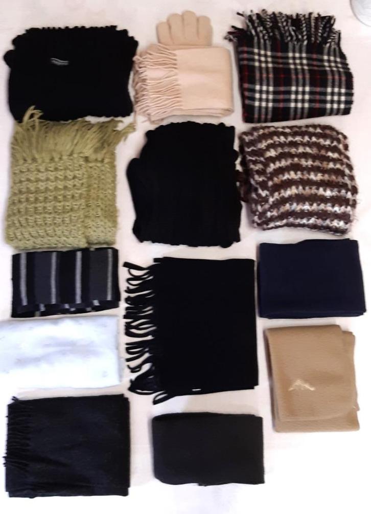 13 sjaals dames, Kleding | Dames, Mutsen, Sjaals en Handschoenen, Gedragen, Sjaal, Ophalen