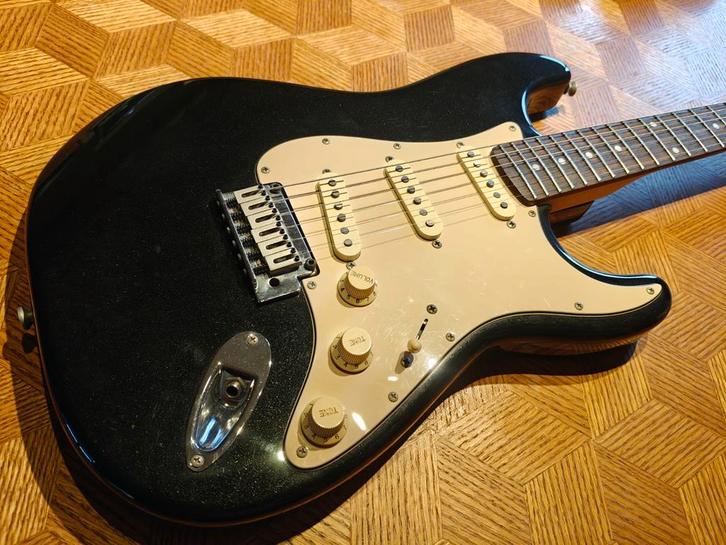 Fender squier stratocaster standard black sparkle, Muziek en Instrumenten, Snaarinstrumenten | Gitaren | Elektrisch, Gebruikt