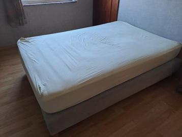 bed (boxspring) - NIEUWE PRIJS beschikbaar voor biedingen