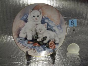 Fijne porseleinen borden (katten) beschikbaar voor biedingen