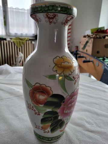 Grand vase style chinois beschikbaar voor biedingen