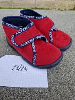 Pantoffels KICKERS - als NIEUW - rood - maat 23, Kinderen en Baby's, Ophalen, Kickers, Jongen of Meisje, Overige typen