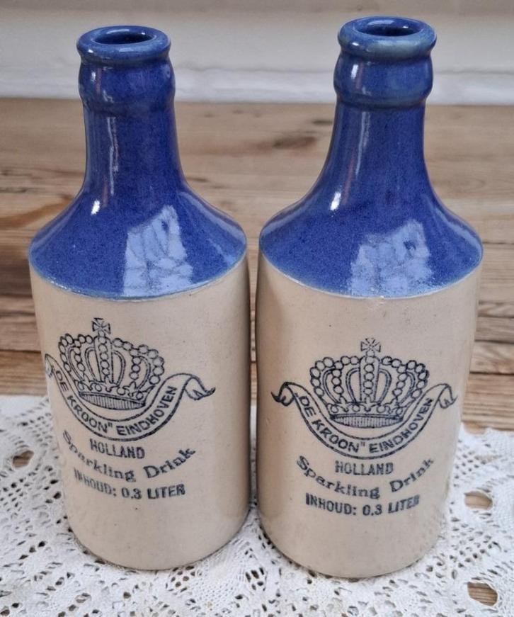 2 Steengoed limonade kruikjes, De Kroon Eindhoven, Antiek en Kunst, Antiek | Keramiek en Aardewerk, Ophalen of Verzenden