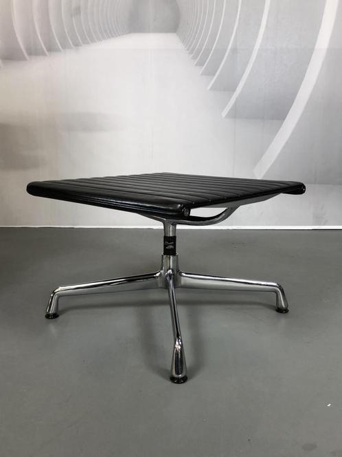 1x Vitra Eames EA 125 Voetenbank Zwart Leer - Chroom, Huis en Inrichting, Zetels | Voetbanken en poefs