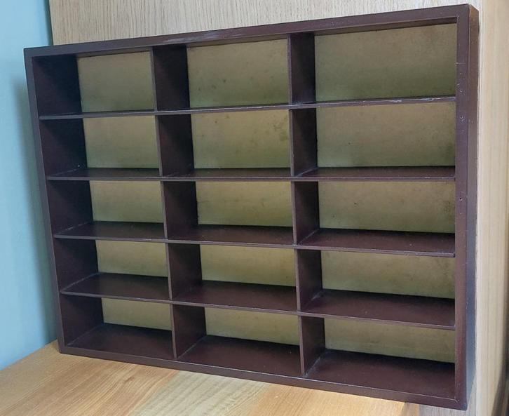 Multifunctioneel wandrek /muurkast met 15 vakken modelauto's, Huis en Inrichting, Woonaccessoires | Wandplanken en Boekenplanken