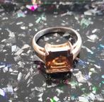 Goude ring met bruine steen, Handtassen en Accessoires, Ringen, Goud, Overige materialen, Ophalen of Verzenden, Dame