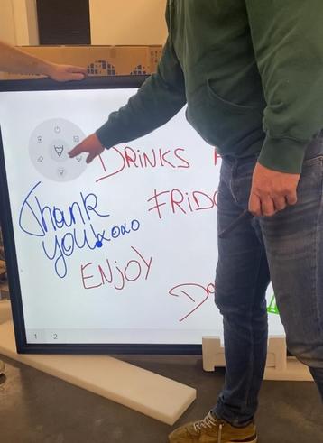 Professioneel scherm met whiteboard, 4K, 65” beschikbaar voor biedingen