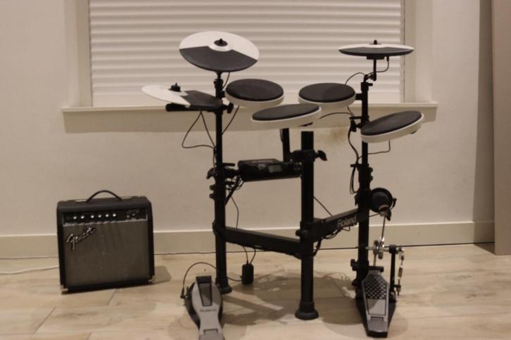 Roland TD4KP avec pédale et câbles neufs, Musique & Instruments, Batteries & Percussions, Comme neuf, Roland, Électronique, Enlèvement