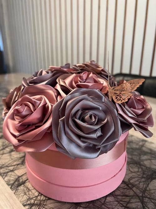 Handgemaakte satijnen rozen, Huis en Inrichting, Woonaccessoires | Kunstplanten en Kunstbloemen, Nieuw, Ophalen of Verzenden