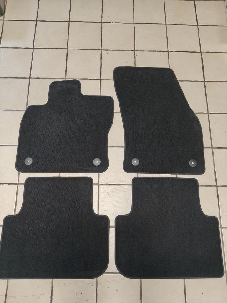 set originele voetmatten nieuwstaat voor VW TIGUAN 2023, Auto-onderdelen, Interieur en Bekleding, Volkswagen, Nieuw, Ophalen