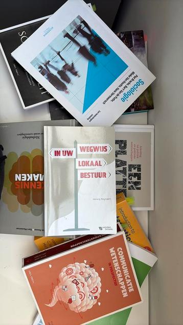 BOEKEN EERSTE JAAR POLITIEKE WETENSCHAPPEN beschikbaar voor biedingen