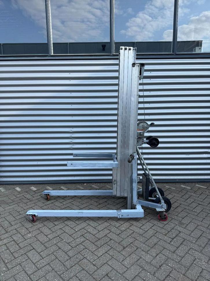 Genie SLC-24 Materiaallift kanaallift (bj 2006), Zakelijke goederen, Machines en Bouw | Liften, Steigers en Ladders