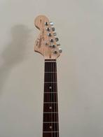 Strat squier by fender - linkshandig + klem en stand, Muziek en Instrumenten, Ophalen, Zo goed als nieuw, Solid body, Fender